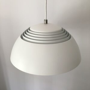 hanglamp Arne Jacobsen voor Louis Poulsen